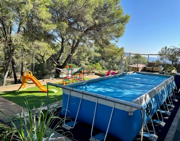 Grande piscine à partager