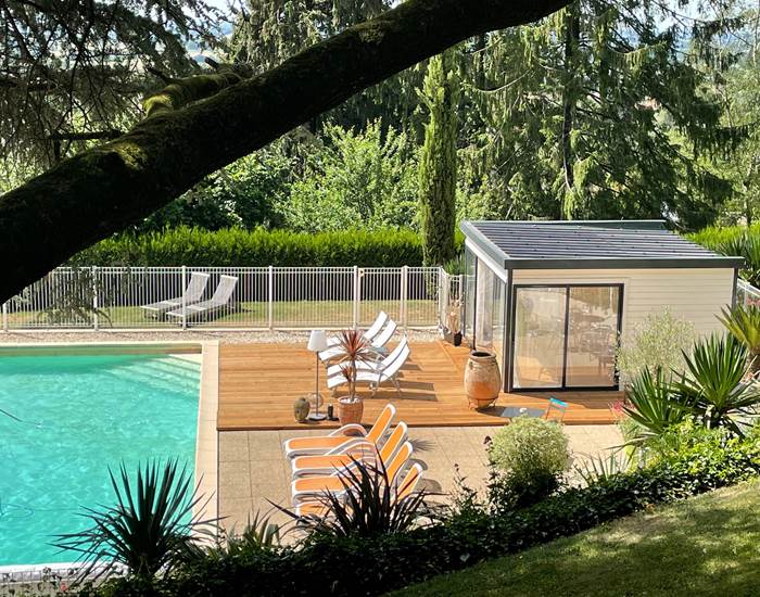 la piscine vue du parc-page