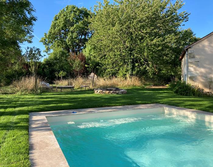 chambres-d-hotes-amboise-maison-chemin-piscine-campagne