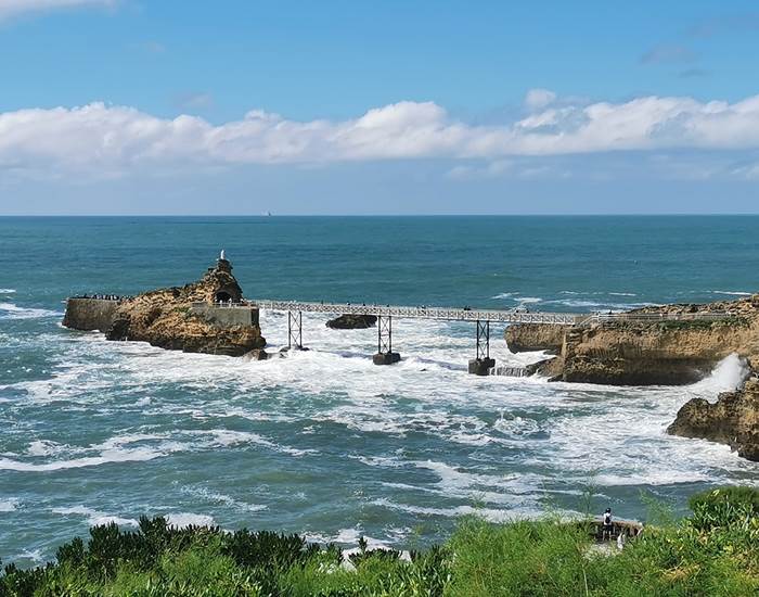 Le Rocher de la Vierge à 800m