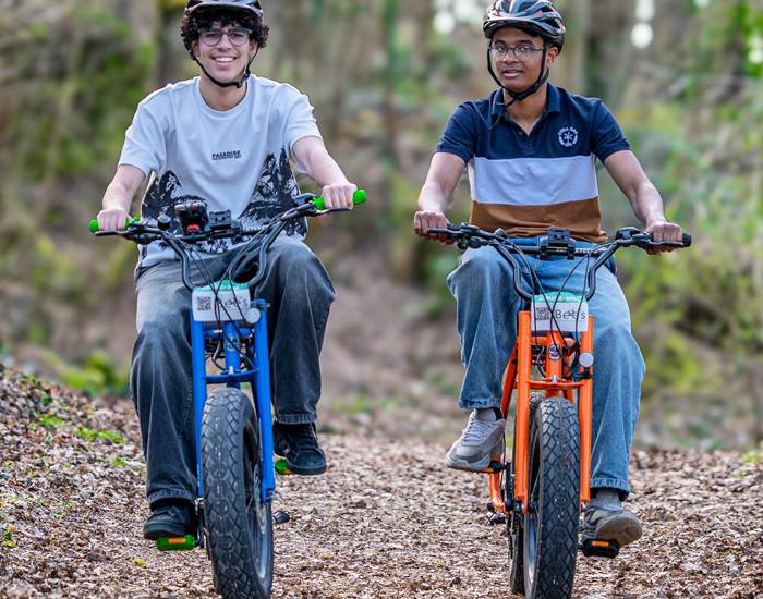 Location_vélo_electrique_station_bees_nemours_famille