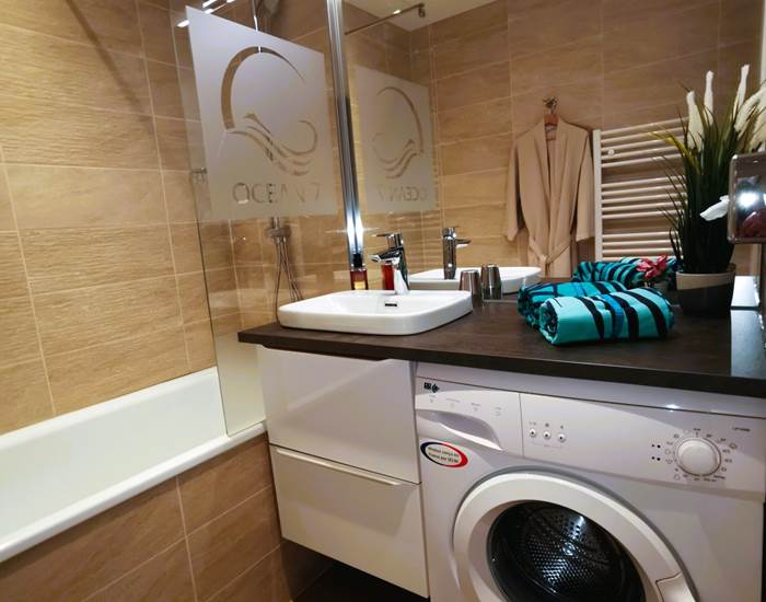 Salle de bain tout équipée