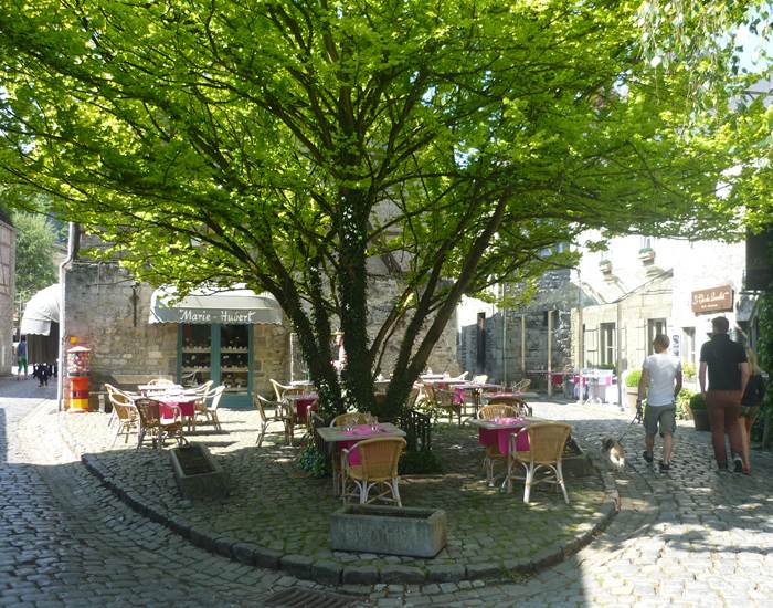 Quoi de mieux qu'une jolie terrasse ombragée pour se reposer un instant