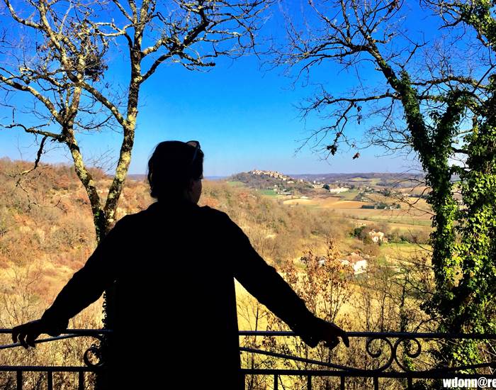 Lauzerte - Vue sur la bastide depuis la vallée de la Barguelonne