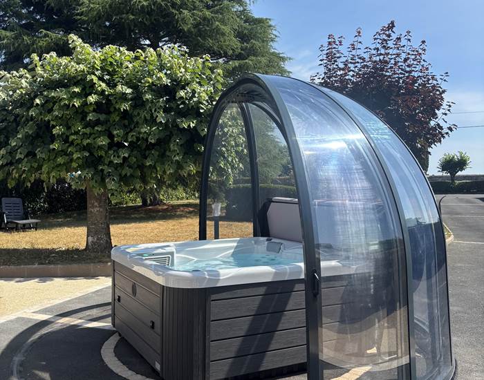 Jacuzzi et jardin