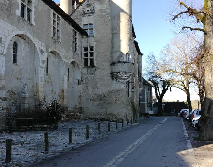 Sous le château