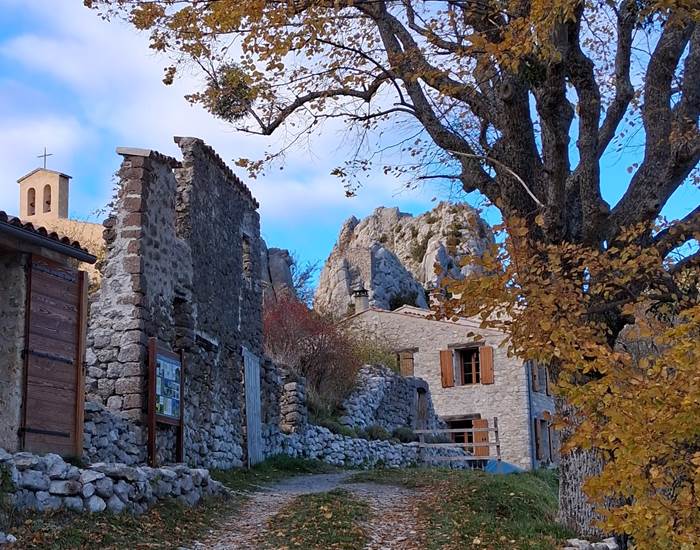 Hameau Du poil Village en partie restauré