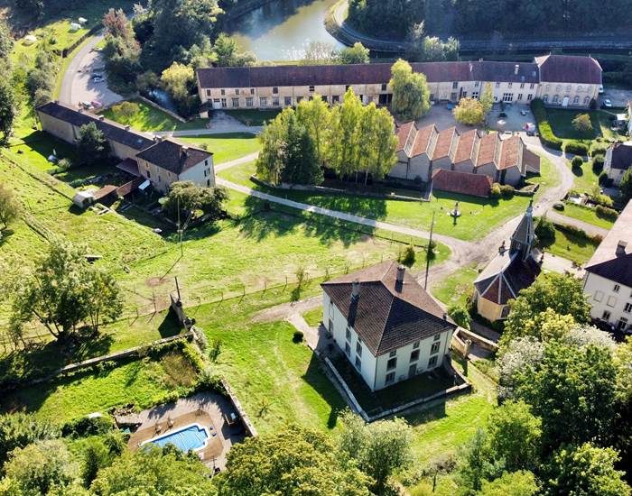 La Voie Bleue, à 50 mètres à l'Est de la Manufacture Royale