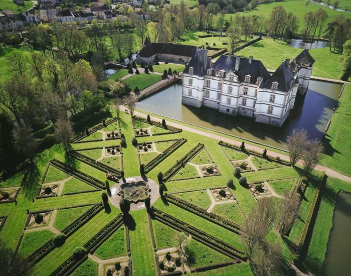chateau-cormatin-page