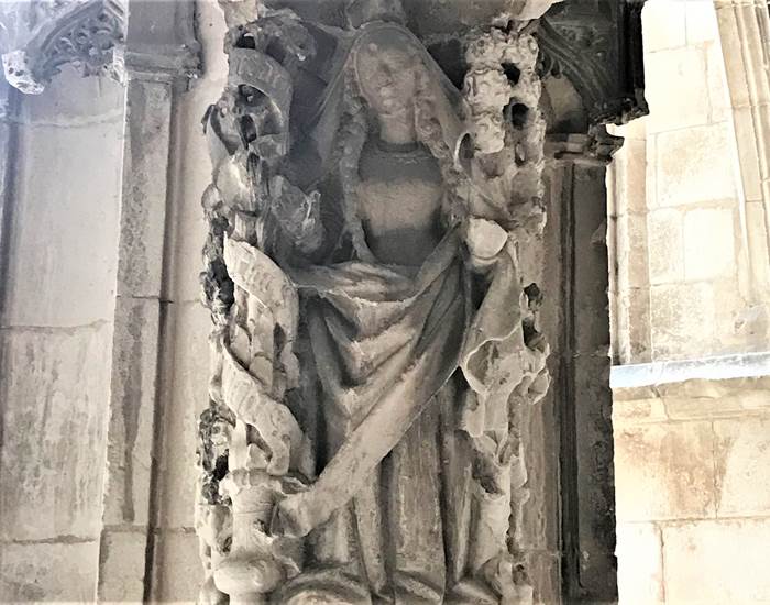 Cloître- Statue de la Vierge Marie-news