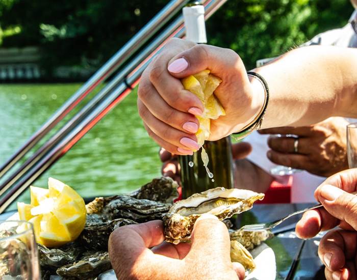 Oyster Bar&Boat - Vernon