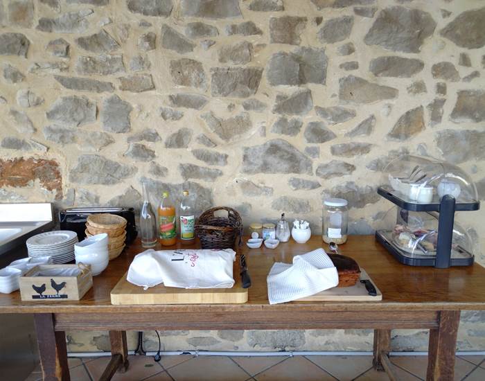 Petit - déjeuner maison et local "Le Coq du Nord -Mailhac"