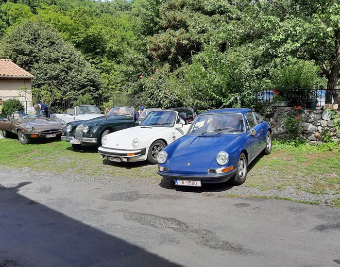 Hostellerie du grand duc voiture ancienne 2
