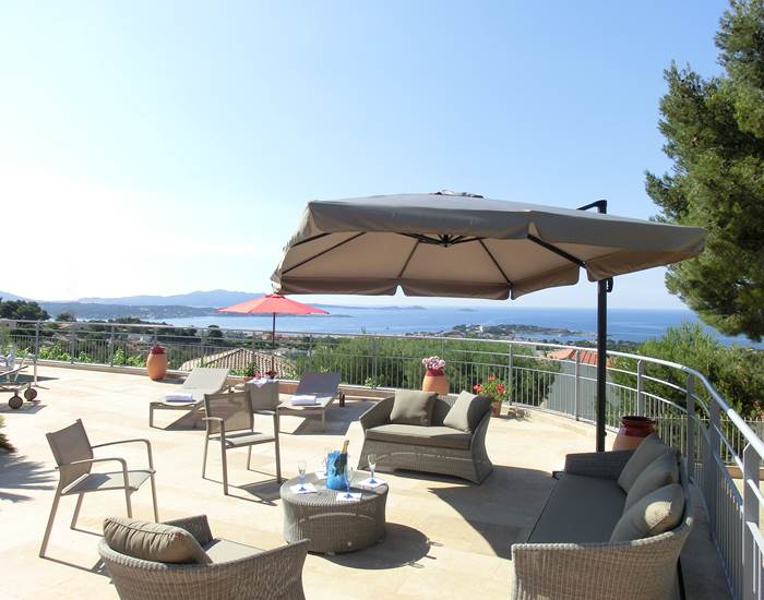 Espace détente piscine Villa Azur Golf