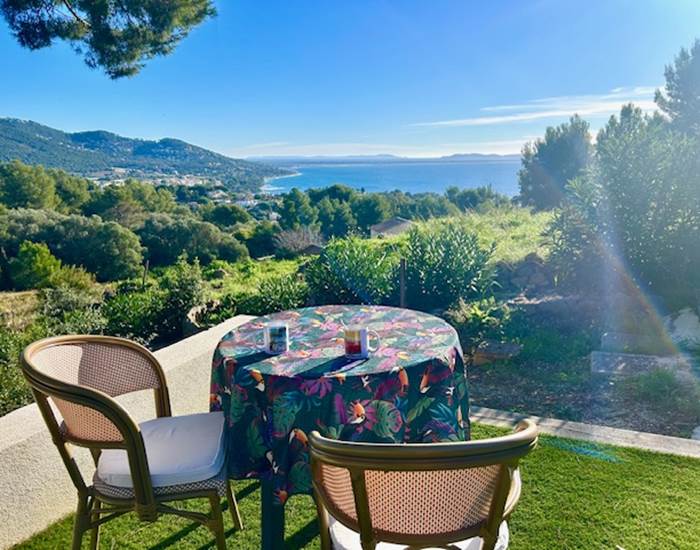Petit déjeuner face à la mer