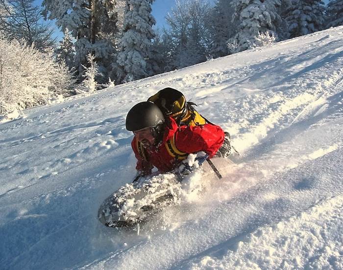 Descente Airboard en poudreuse