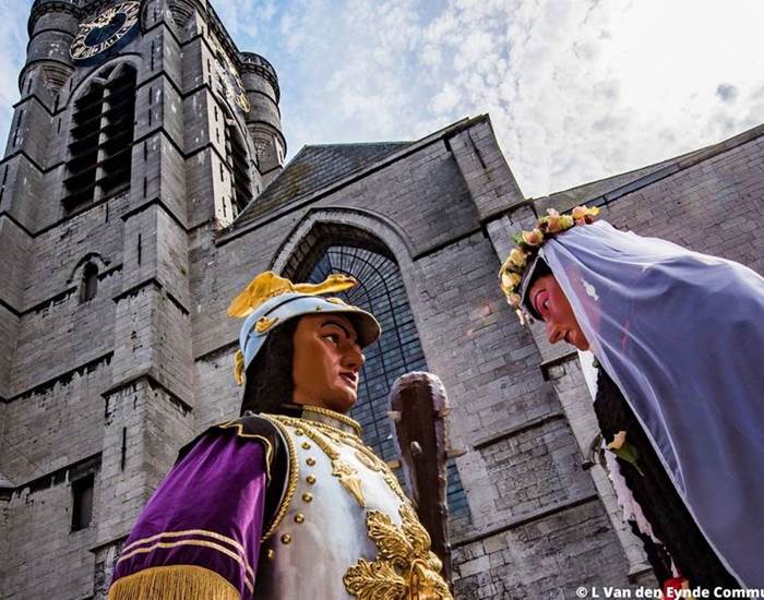 cortège_géants_ath_gites-appartements_la_petite_histoire_ath