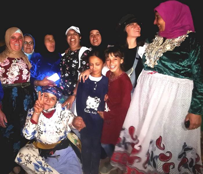 Les femmes du village d'Adissil, touché par le seisme où nous avons emmené des vivres le 12/09