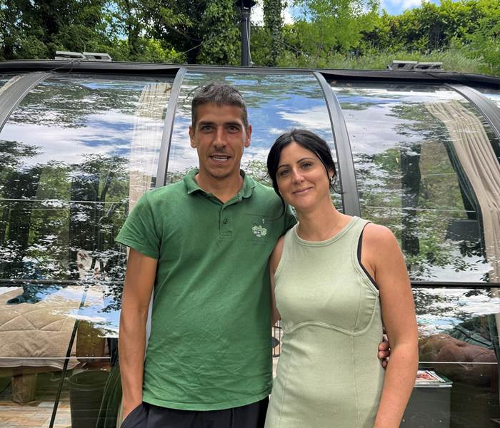 Marine et Lohr fondateurs de Bulles d’Auvergne hébergement insolite en Auvergne