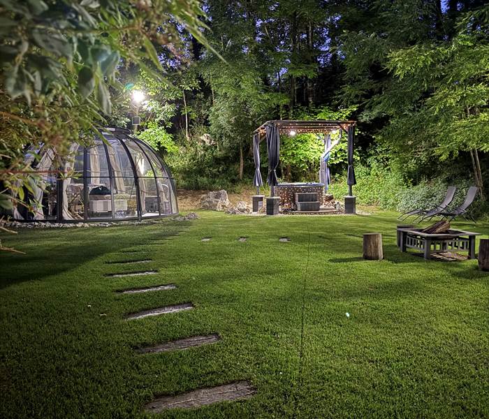 nuit insolite proche de Lyon en bulle transparente avec éclairage romantique