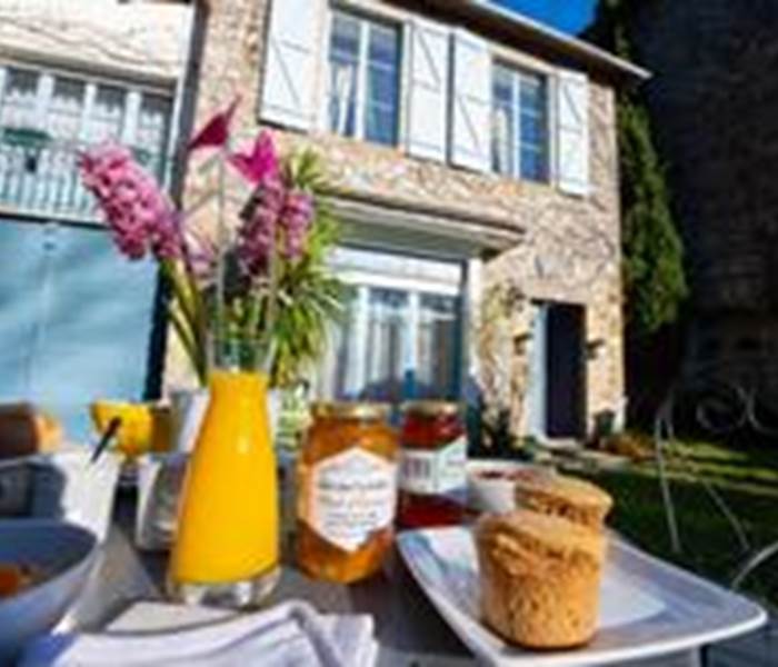 Maison d'hôtes L'Amphitryon - Le petit déjeuner à base de produits locaux