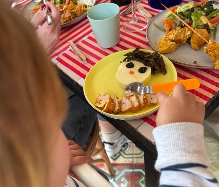repas-enfant-famille