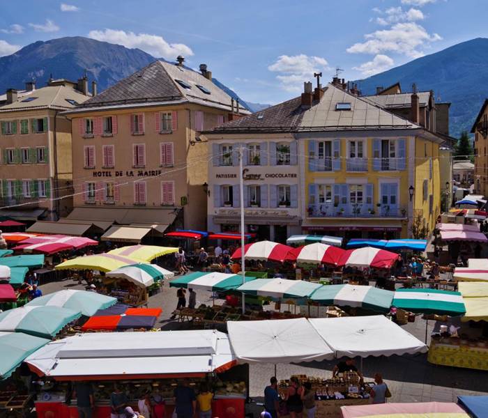 Le marché provençal d'Embrun