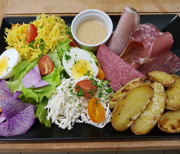 Assiette complète pour plateau repas