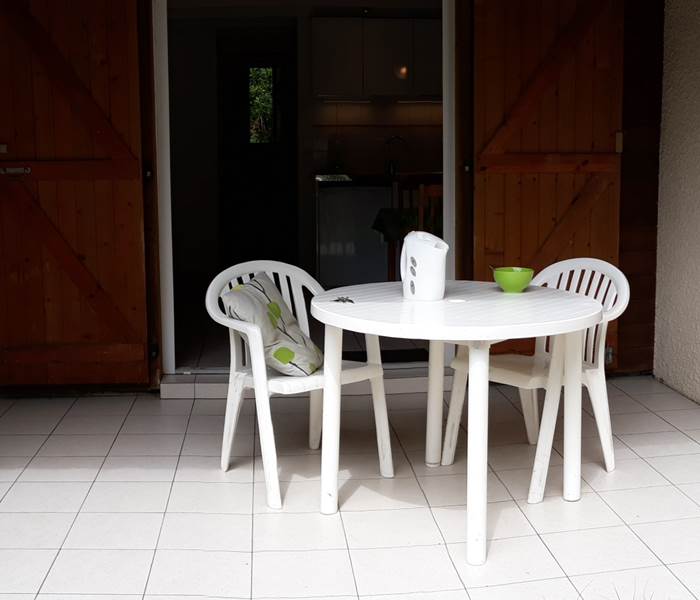 Terrasse abritée salon de jardin