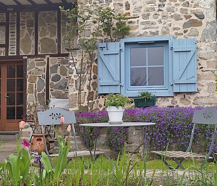 Chambres d'hôtes l'Amphitryon - Détente dans le jardin