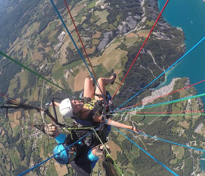 Vol en parapente, les Ailes du Lac à Saint Vincent les Forts