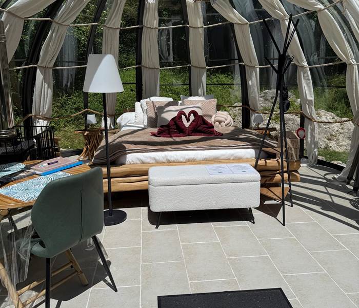 interieur bulle transparente pour week-end romantique proche Clermont-Ferrand