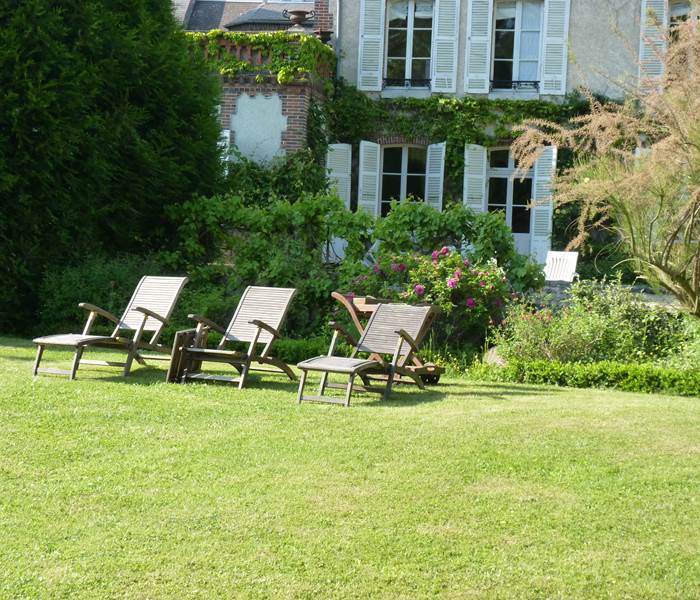 Coin repos avec chaises longues  au Clos