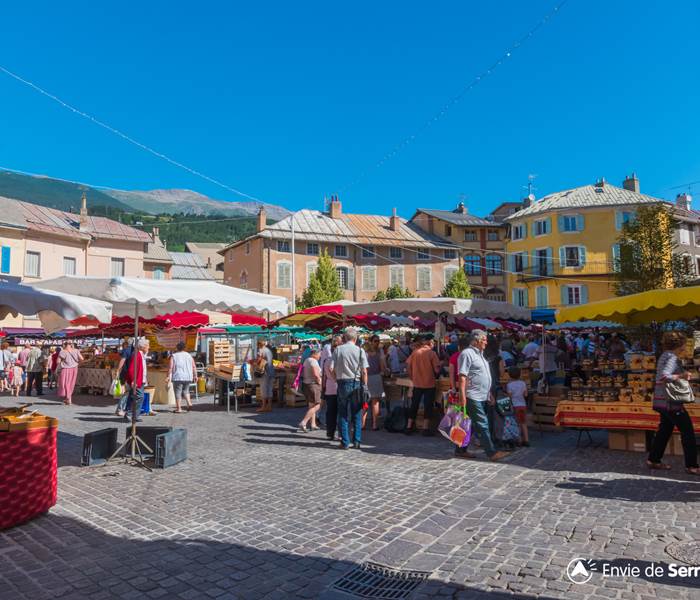 Le marché provençal d'Embrun