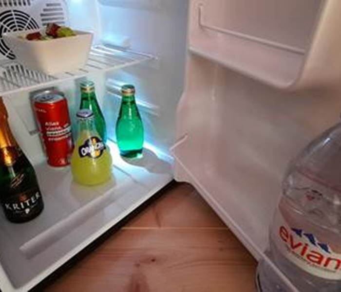 Le mini bar et ses boissons fraîches offertes