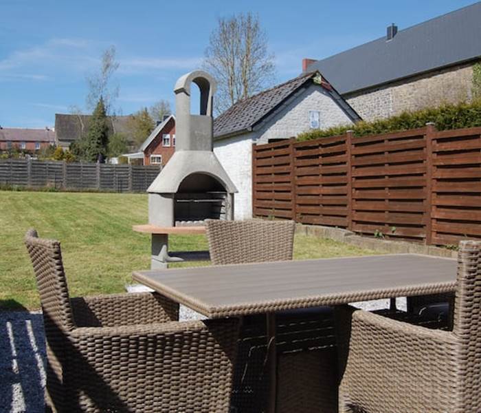 Endroit de détente avec barbecue.