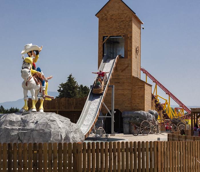 LUCKY-RIVER-PARC-SPIROU-HOTEL-PROCHE