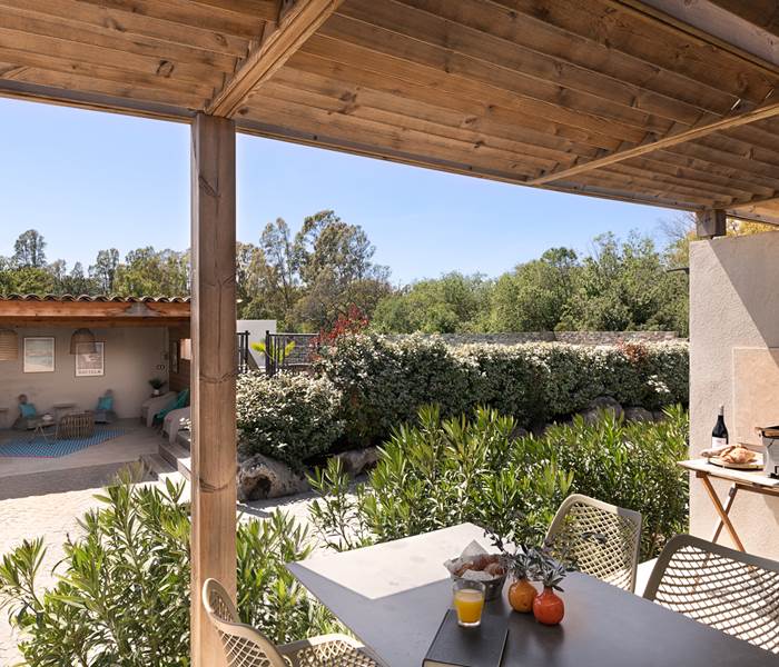 Espace verts et Pool House de la Résidence I Levri