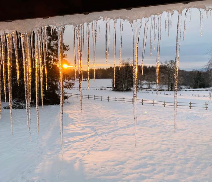 chambredhotes-stalactites-vuedegagee-hiver-correze-cantal-puydedome