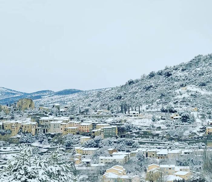 Montbrun Les bains recouvert d'un joli manteau de neige