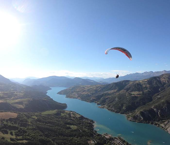 Vol en parapente, les Ailes du Lac à Saint Vincent les Forts