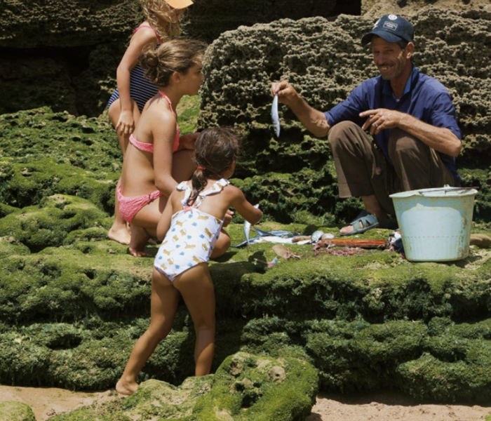 riad Baoussala - plage iftane, les enfants et le pêcheur