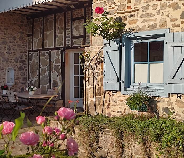 Espace de détente sur la terrasse à colombage