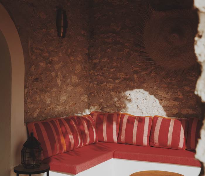 salon-exterieur-rayures-ensoleille