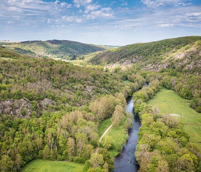 Gorges de la Sioule en Auvergne à proximité de Bulles d’Auvergne hébergement insolite avec spa