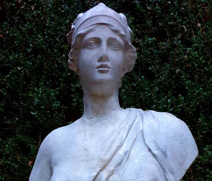 Eugénie les Bains, Détail statue du parc thermal