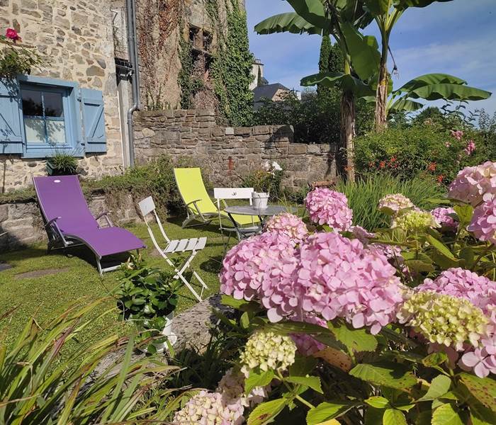 Chambres d'hôtes l'Amphitryon - Espace Détente dans le jardin