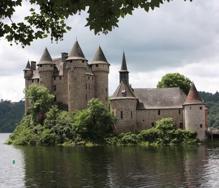 chambresdhote-chateaudeval-lieutouristique-barrage-bortlesorgues-correze