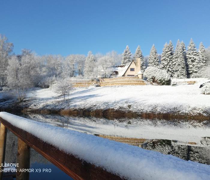 les bois de saint Auvent la maison vue de l'étang