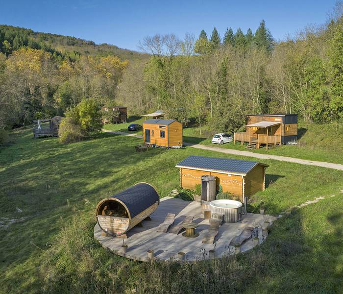 Cosy Nature vu du ciel : le spa et les tiny houses